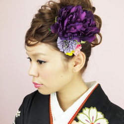 紫系　ボタンとつまみ細工のヘッドドレス　結婚式　成人式　卒業式　髪飾り 1枚目の画像