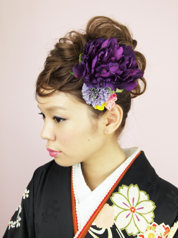 紫系　ボタンとつまみ細工のヘッドドレス　結婚式　成人式　卒業式　髪飾り 1枚目の画像