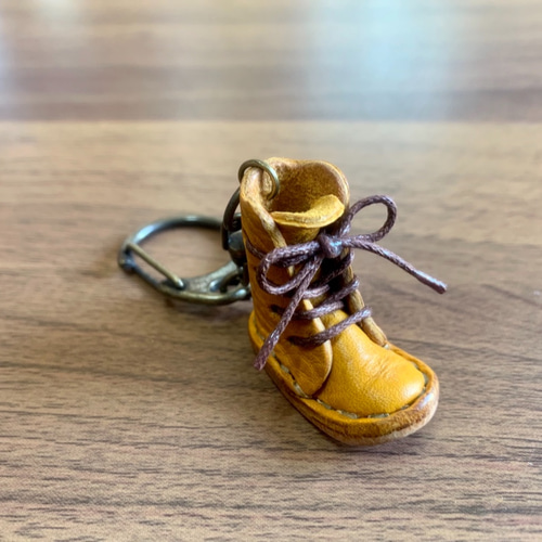 レザーキーホルダー イエロー　ブラウン ☆ステッチ選べる☆本革 AirTagケース・キーホルダー（イエロー