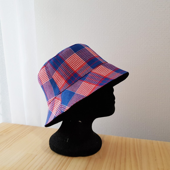 率性英倫風 雙面漁夫帽 雙面格紋漁夫帽 黑色漁夫帽 藍 Double-sided Bucket hat 第1張的照片