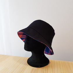 率性英倫風 雙面漁夫帽 雙面格紋漁夫帽 黑色漁夫帽 藍 Double-sided Bucket hat 第4張的照片