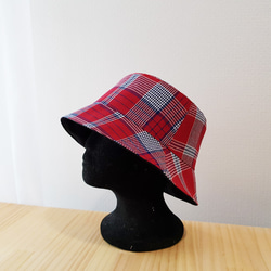 率性英倫風 雙面漁夫帽 雙面格紋漁夫帽 黑色漁夫帽 紅 Double-sided Bucket hat 第1張的照片