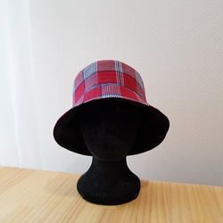 率性英倫風 雙面漁夫帽 雙面格紋漁夫帽 黑色漁夫帽 紅 Double-sided Bucket hat 第3張的照片