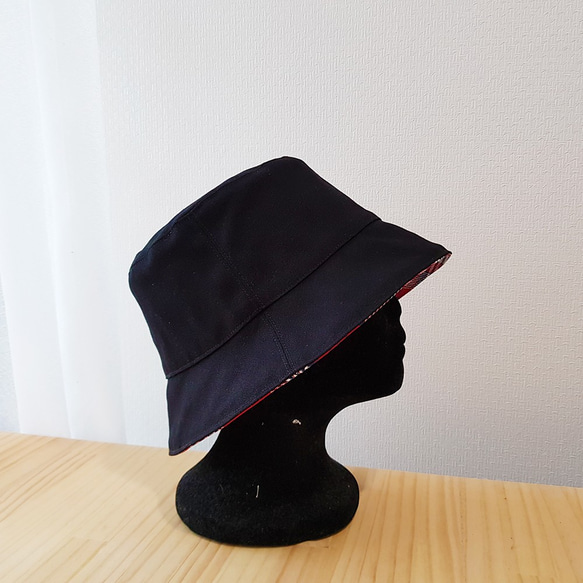 率性英倫風 雙面漁夫帽 雙面格紋漁夫帽 黑色漁夫帽 紅 Double-sided Bucket hat 第5張的照片