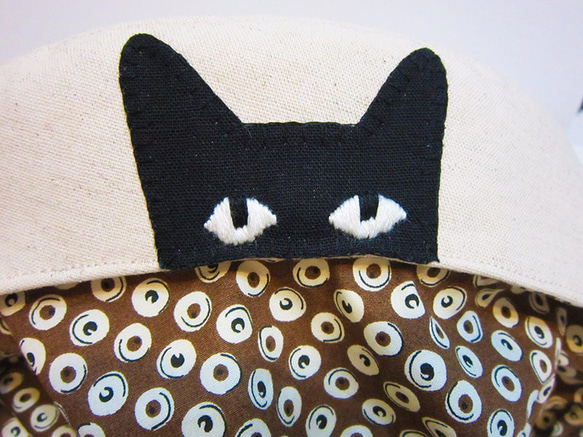 "好奇小黑貓"手繪貼布繡棉麻貝蕾帽/畫家帽Hand drawn embroidered beret 第3張的照片