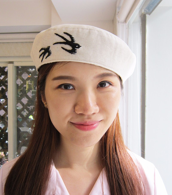 小黑燕 手繪手工刺繡貝蕾帽 貝蕾帽 畫家帽 Hand drawn embroidered beret 第1張的照片