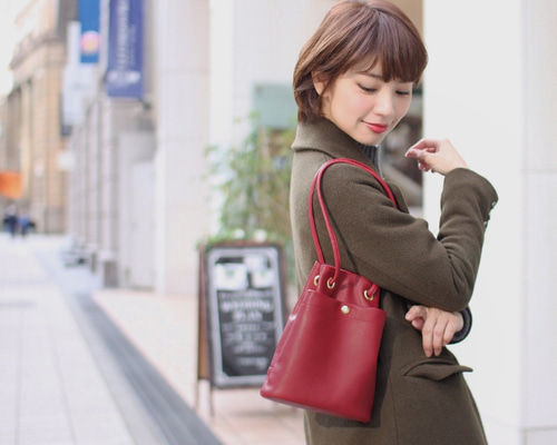 saintG 本革 赤 巾着型 チェーンバッグ ショルダーバッグ ゴールド金具 saintG 本革 赤 巾着型 チェーンバッグ ショルダーバッグ
