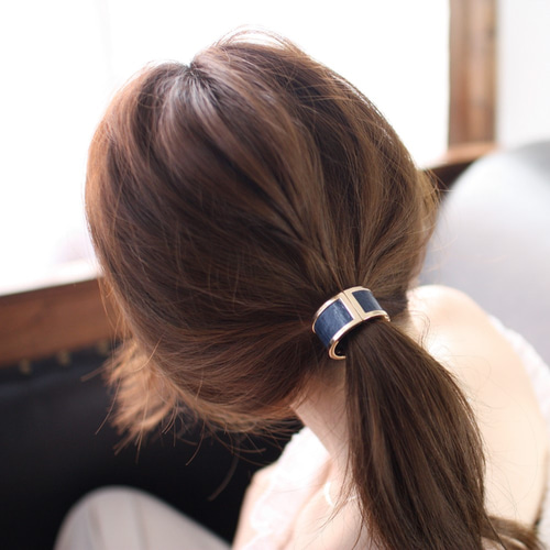 大人の簡単まとめ髪！上品で、可愛いヘアアクセサリー！レザー