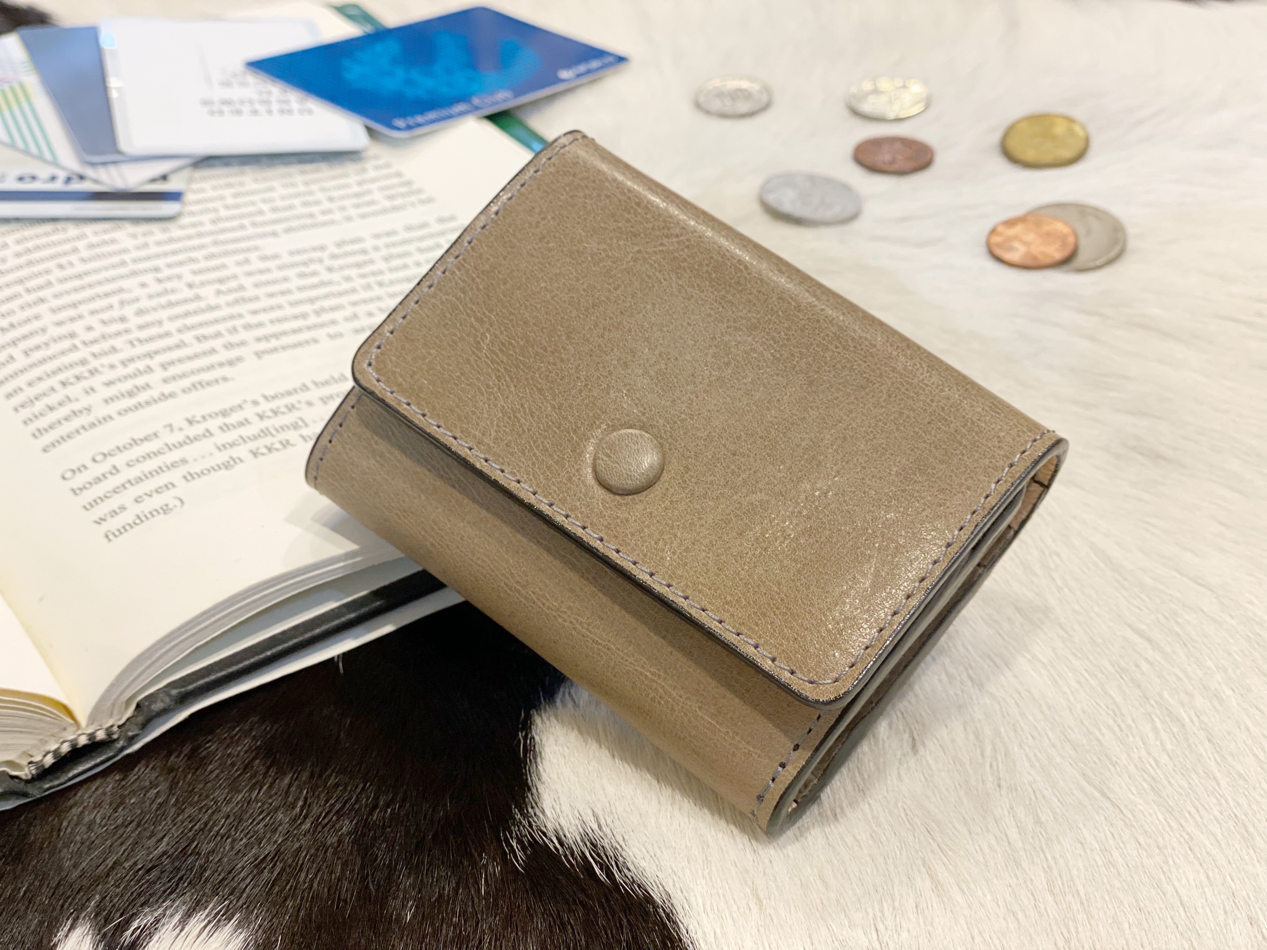 ミニマリストの必須アイテム！手のひらサイズのコンパクトなちいサイフ(グレー)革/レザー※送料無料