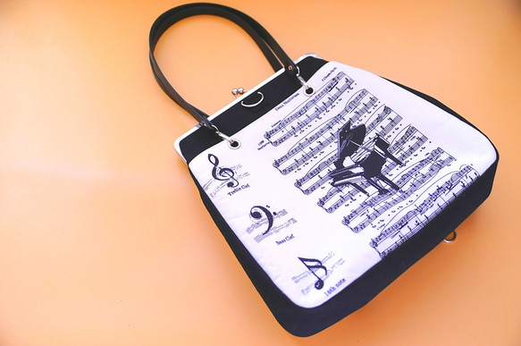 音符　ショルダーバッグ ピアノ柄☆音符柄☆【A4サイズ対応】 30cm口金使用☆【超大容量】3way