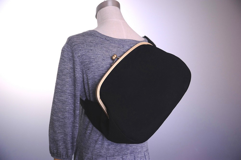 がま口ボディバッグ《ビッグサイズ》メンズ｜ブラック帆布のユニセックスデザイン☆男女兼用