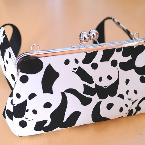 パンダ柄☆がま口ウェストバッグ☆ボディバッグ☆レディース☆メンズ