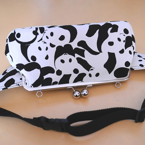 パンダ柄☆がま口ウェストバッグ☆ボディバッグ☆レディース☆メンズ