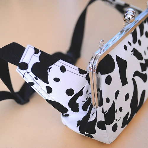 パンダ柄☆がま口ウェストバッグ☆ボディバッグ☆レディース☆メンズ