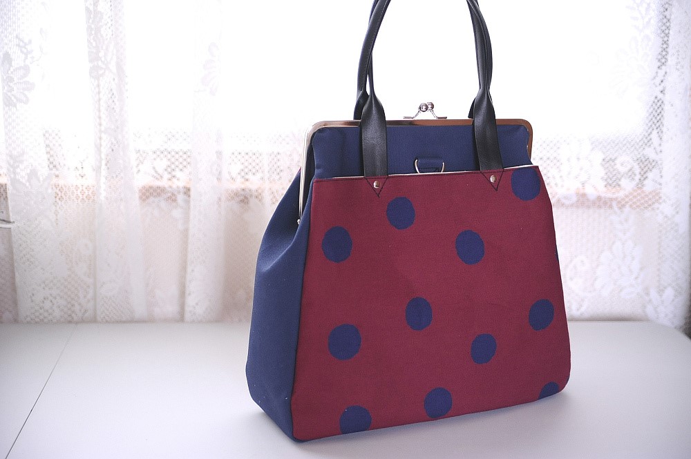 30cm口金使用☆紺色ドット×ワインレッド【超大容量】【A4サイズ対応】がま口トートバッグ＆リュック☆両側外ポケット付き