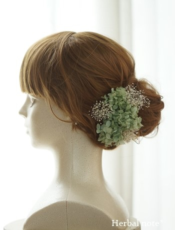 【色選択可】小さな髪飾り　紫陽花とカスミ草　プリザーブドフラワー　ブルーグリーン　成人式　結婚式　披露宴　卒業式 3枚目の画像