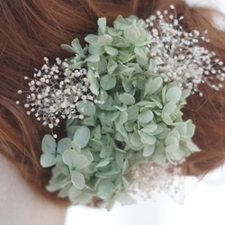 【色選択可】小さな髪飾り　紫陽花とカスミ草　プリザーブドフラワー　ブルーグリーン　成人式　結婚式　披露宴　卒業式 2枚目の画像