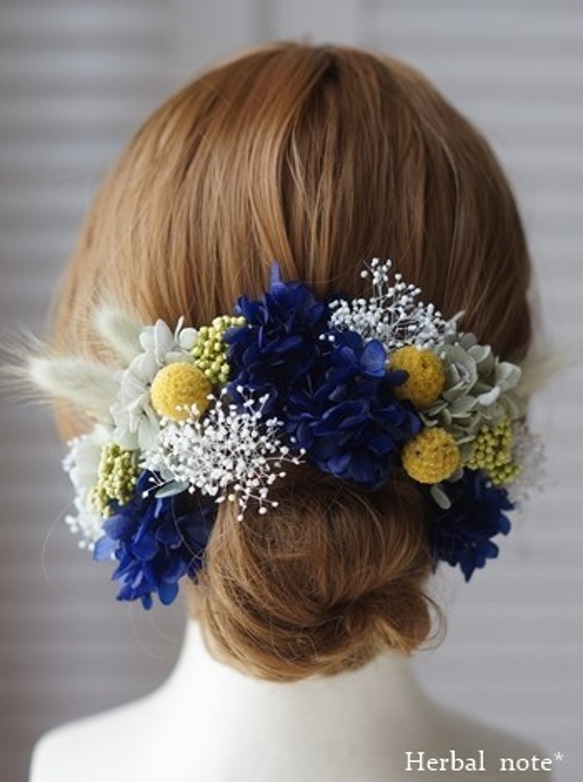 濃青色の髪飾り　青　プリザーブドフラワー　成人式　結婚式　披露宴　卒業式　ヘッドドレス　ヘッドパーツ　ウェディング 1枚目の画像