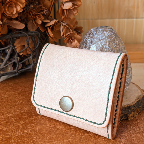 ぐしぐし手縫い＊馬ヌメ革とグリーンステッチのボックスコインケース  