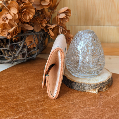 ぐしぐし手縫い＊馬ヌメ革とグリーンステッチのボックスコインケース  