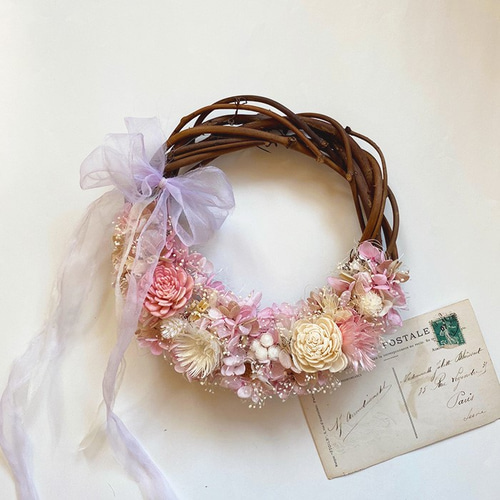 ピンクグラデーションのハーフリース 結婚祝,小さめリースブーケ