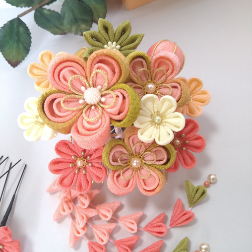 つまみ細工髪飾り　＃18-41 サーモンピンク系の髪飾り つまみ細工髪飾り ＃18-41 サーモンピンク系の髪飾り つまみ細工 髪飾り