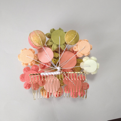 つまみ細工髪飾り　＃18-41 サーモンピンク系の髪飾り つまみ細工髪飾り #18-41サーモンピンク系の髪飾り