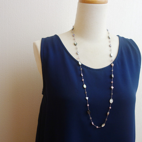 金具なし】80cm*シルクロングネックレス/アレルギー対応*黒蝶貝 金具なし】80cm*シルクロングネックレス/アレルギー対応*黒蝶貝