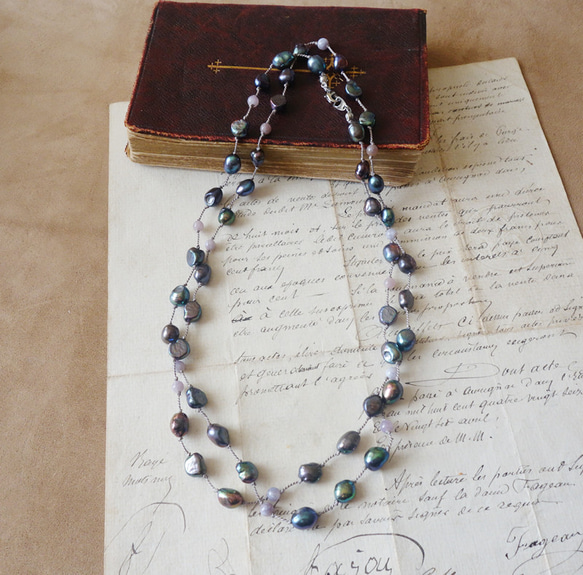 ネイビー淡水真珠のシルクロングネックレス*88cm 1枚目の画像