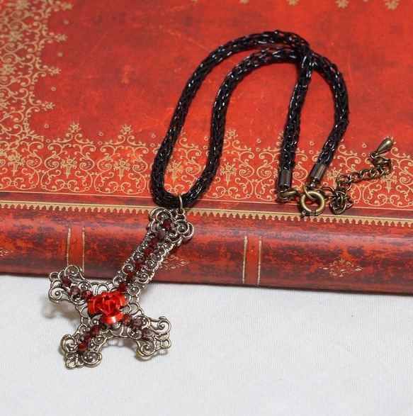 逆十字と薔薇のチョーカー(アンティーク・レッドVer.) ネックレス