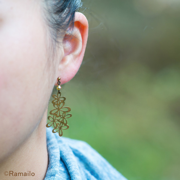 花田黃銅耳環和耳環 第2張的照片
