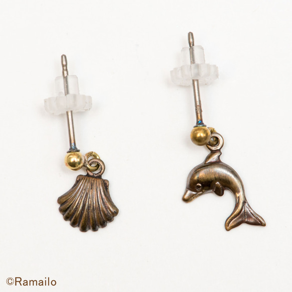 海豚和貝殼黃銅耳環和耳環 第1張的照片