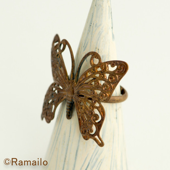 蝶の真ちゅうリングA 2枚目の画像