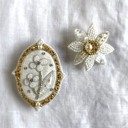 額縁　白い花　ビーズ刺繍ブローチ 4枚目の画像