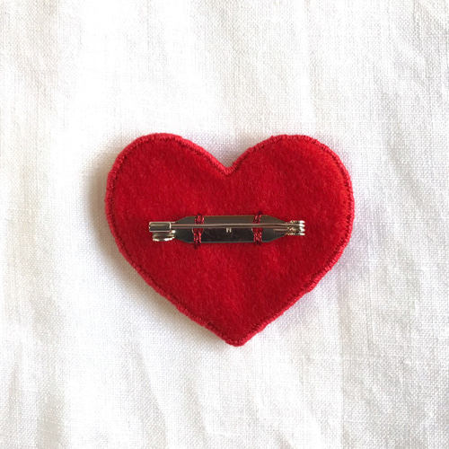 ビーズ刺繍ブローチ ハートパッチワーク 赤 ブローチ Miruteka