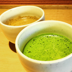お茶屋の「泡立つラテ」土山抹茶＆土山ほうじ茶　スプーンでくるくる混ぜるだけでおうちカフェ　送料無料（クリックポスト） 1枚目の画像