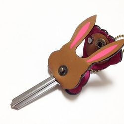 いつも一緒！かわいいレザーキーキャップ（うさぎ型） 2枚目の画像