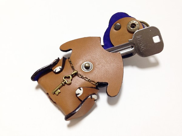 大きめサイズ！かわいいレザーキーキャップ（ロップうさぎ型） 2枚目の画像