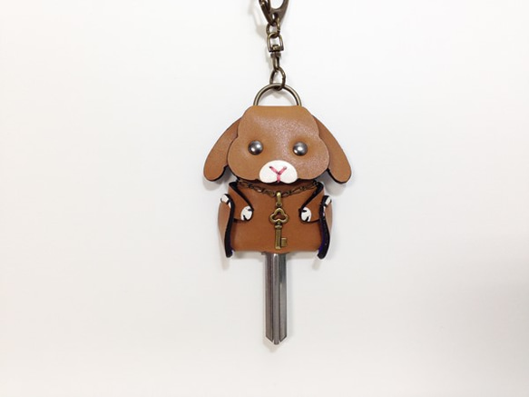 大きめサイズ！かわいいレザーキーキャップ（ロップうさぎ型） 3枚目の画像