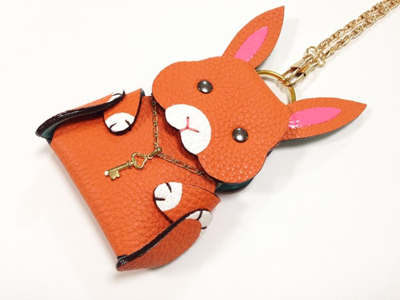 いつも一緒！かわいいレザーパスケース（うさぎ型） 1枚目の画像