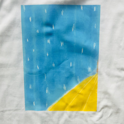 8／13(月)まで送料無料 黄色い傘と雨の日 Tシャツ 　 2枚目の画像