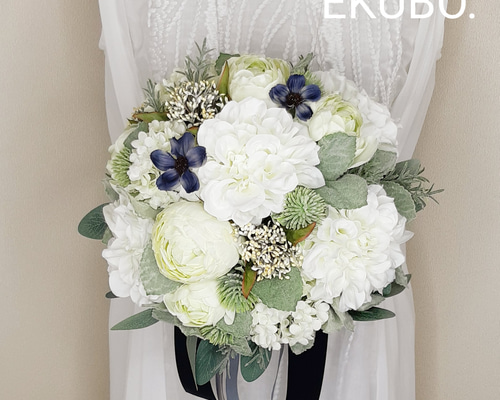 ウエディング アームブーケ ホワイト ブルー ブートニア付き ウエディング アームブーケ ホワイト ブルー ブートニア付き