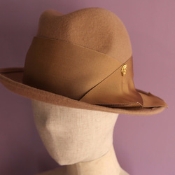 Fedora的帽子“艾瑪”米色不對稱領 第2張的照片