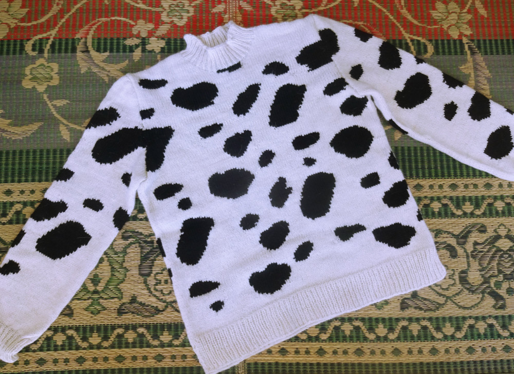 牛の模様のプルオーバー
