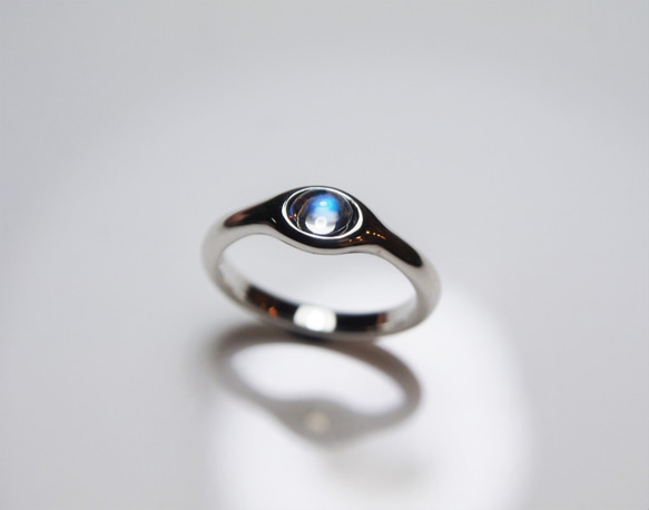 極簡  系列 —  藍暈  月光石  戒指    925銀 第2張的照片