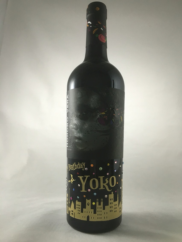 名入れオリジナルメッセージ入りの赤ワインボトルスワロフスキークリスタルでキラキラに 3枚目の画像