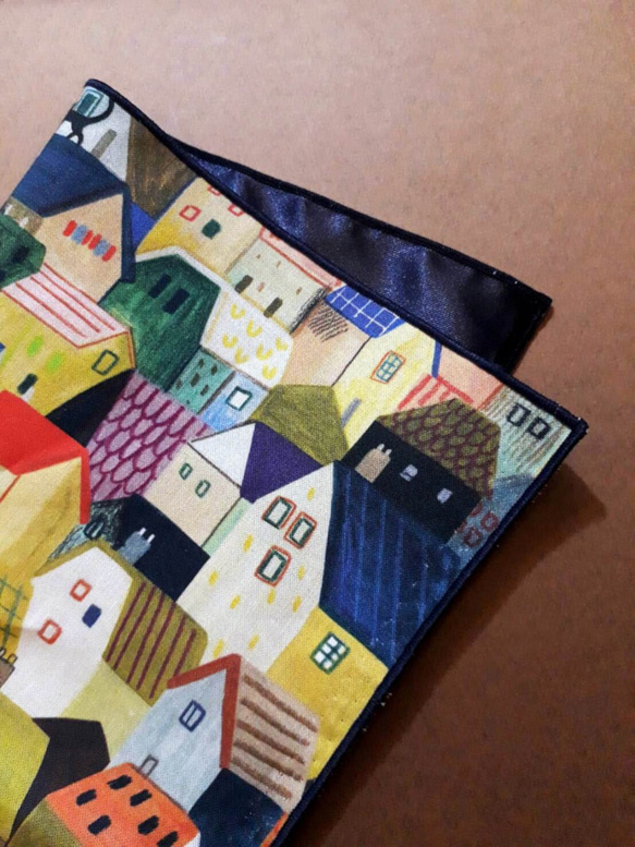 ミスターバート - 遊び心のある家 - 両面デザイン - ダークブルーサテン - ポケットタオル - 限定版 - ポケットスクエ 3枚目の画像
