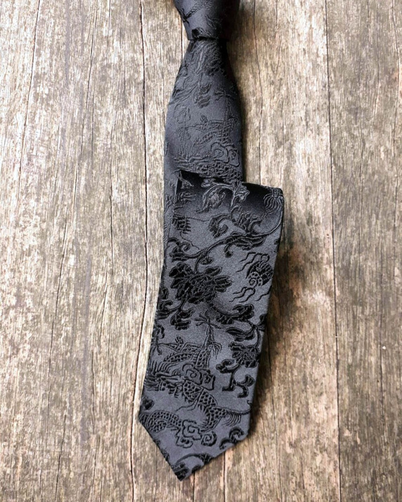 花與龍紋手工領帶-黑緞燒花-handmade-neckties-手工領帶-黑 第1張的照片