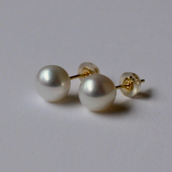 6.5〜7mm Simple parl pierce / K18YG. Freshwater pearl. 1枚目の画像