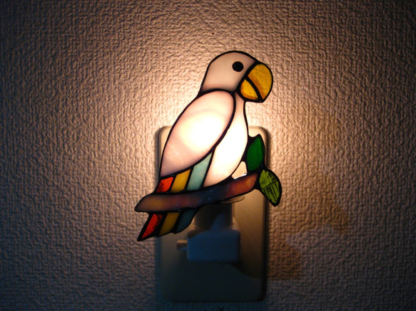 ステンドグラス　インコのナイトライト(ホワイト） 1枚目の画像
